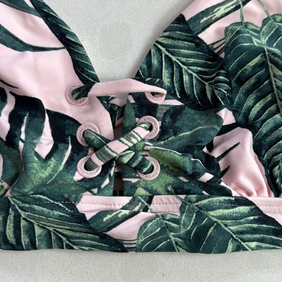 Bikini - Picture 3 of 7